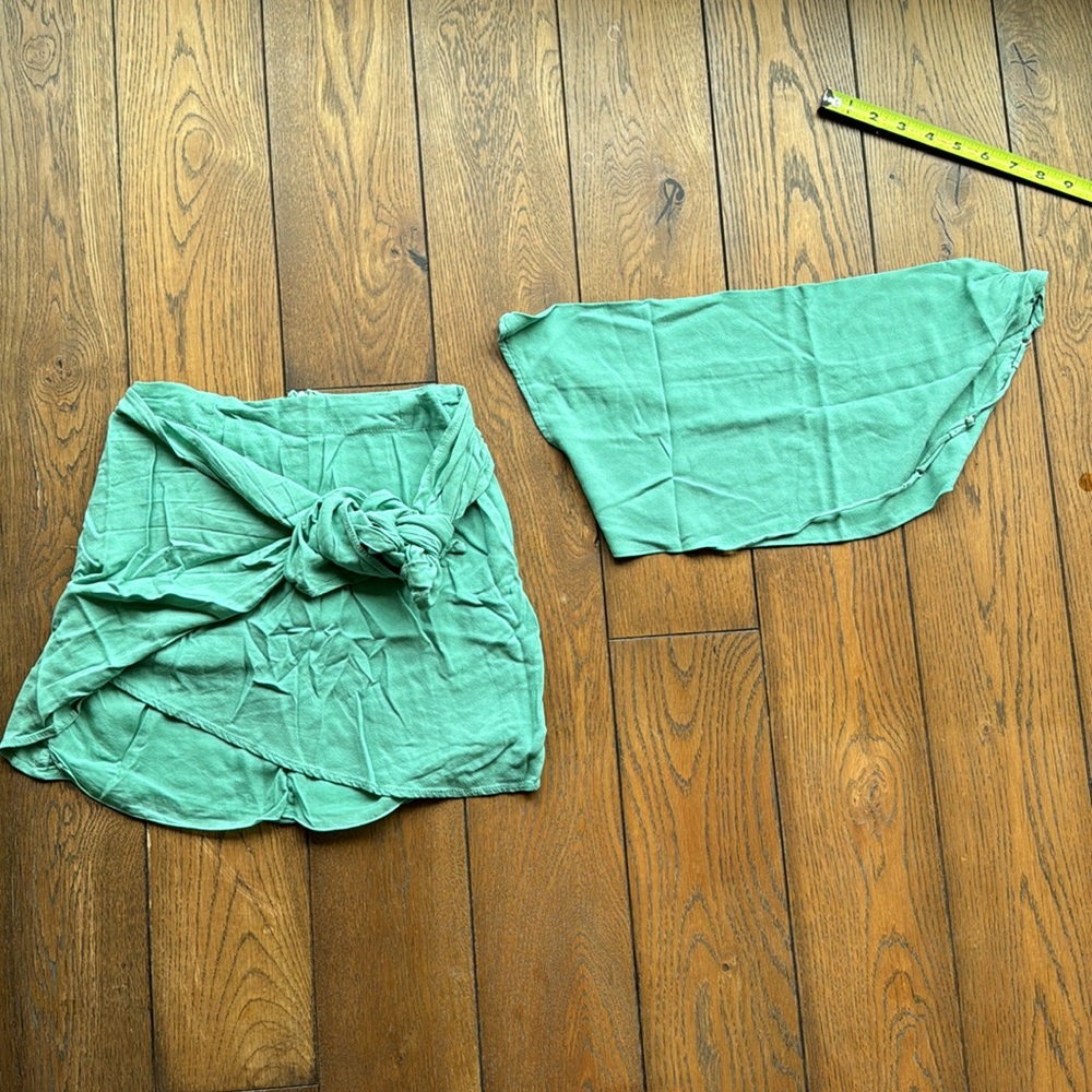 indah mint skirt XS and backless crop top set - Picture 3 of 6